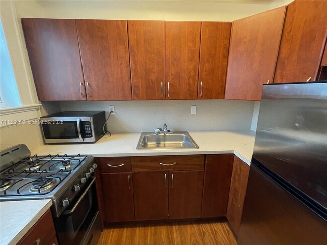 Building Photo - 1611 Michigan Ave