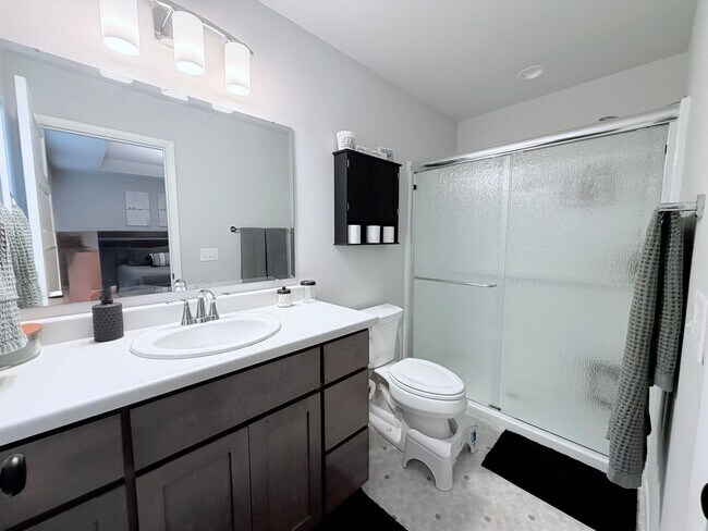 Building Photo - 3 Bed / 2.5 Bath Brand New House in Waunakee, WI!