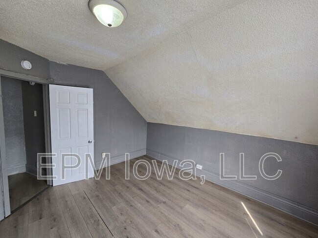 Building Photo - 211 Manson St