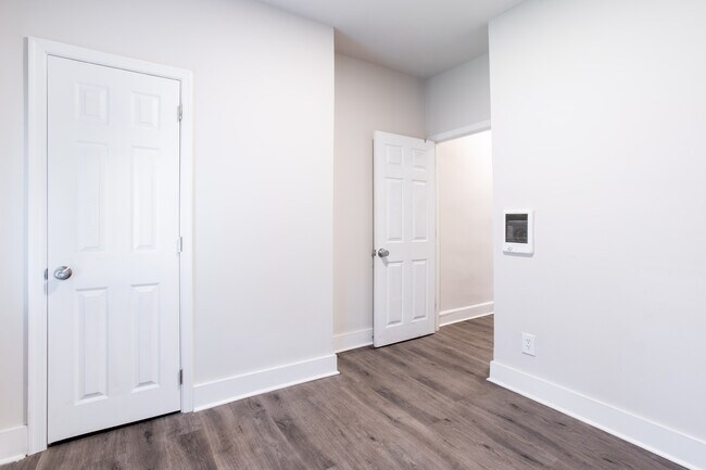 Building Photo - 2424 N Gratz St