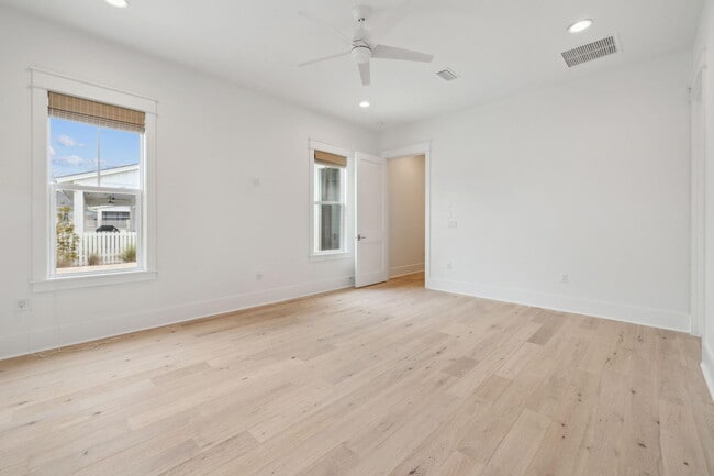 Building Photo - 91 Heartwood St