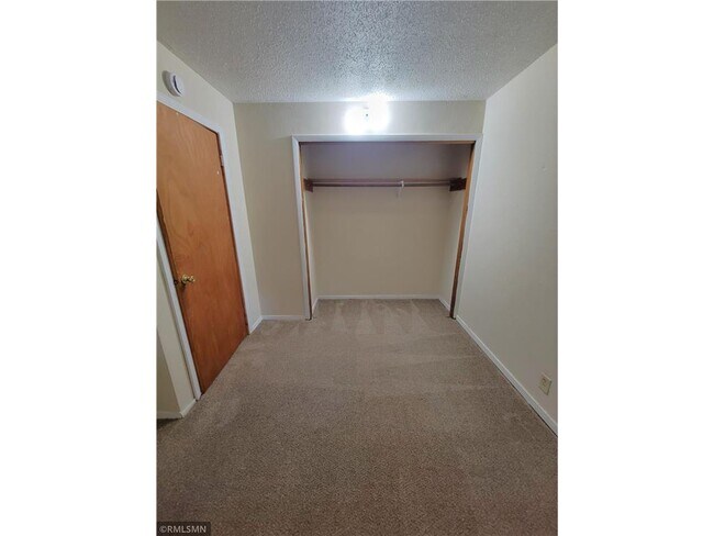 Building Photo - 545 Birchcrest Dr