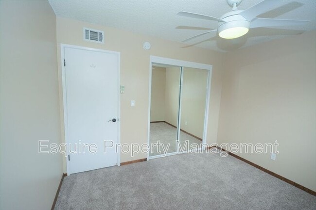 Building Photo - 730 Jay Ave