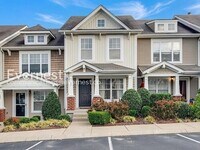 Building Photo - Special Offer: Sign an 8-10 month lease term and take advantage of a $500 move-in discount!/2-Bed...