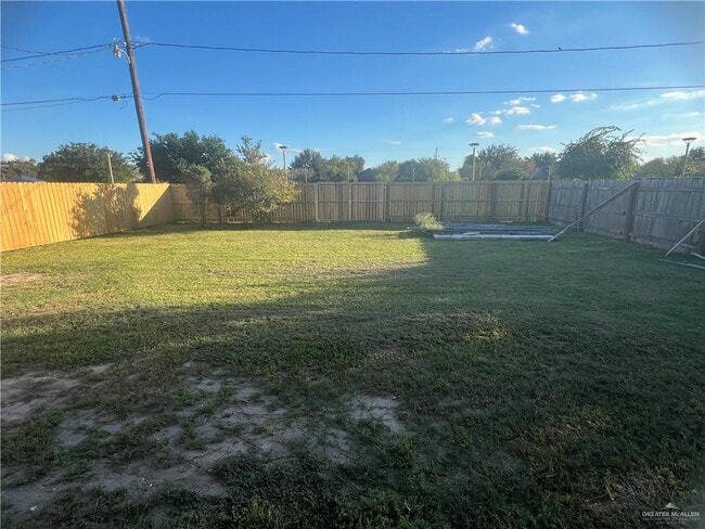 Building Photo - 18 E 13th St