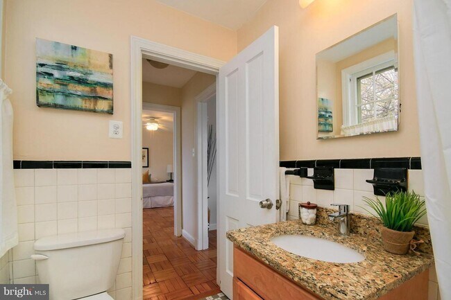 Building Photo - Cleveland Park ** One Bedroom, One Bath