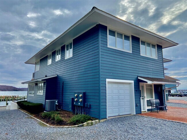 Building Photo - 131 6th St