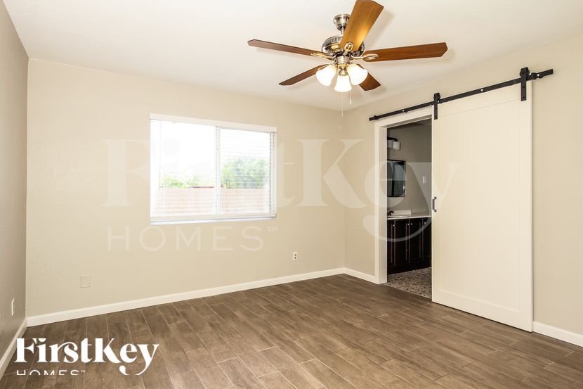Building Photo - 4237 W Grovers Ave