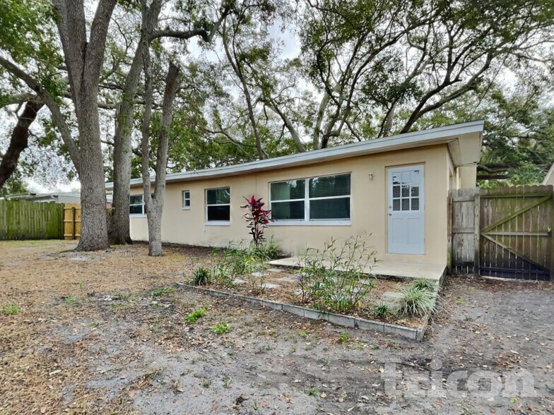 Building Photo - 1430 Thames Ln