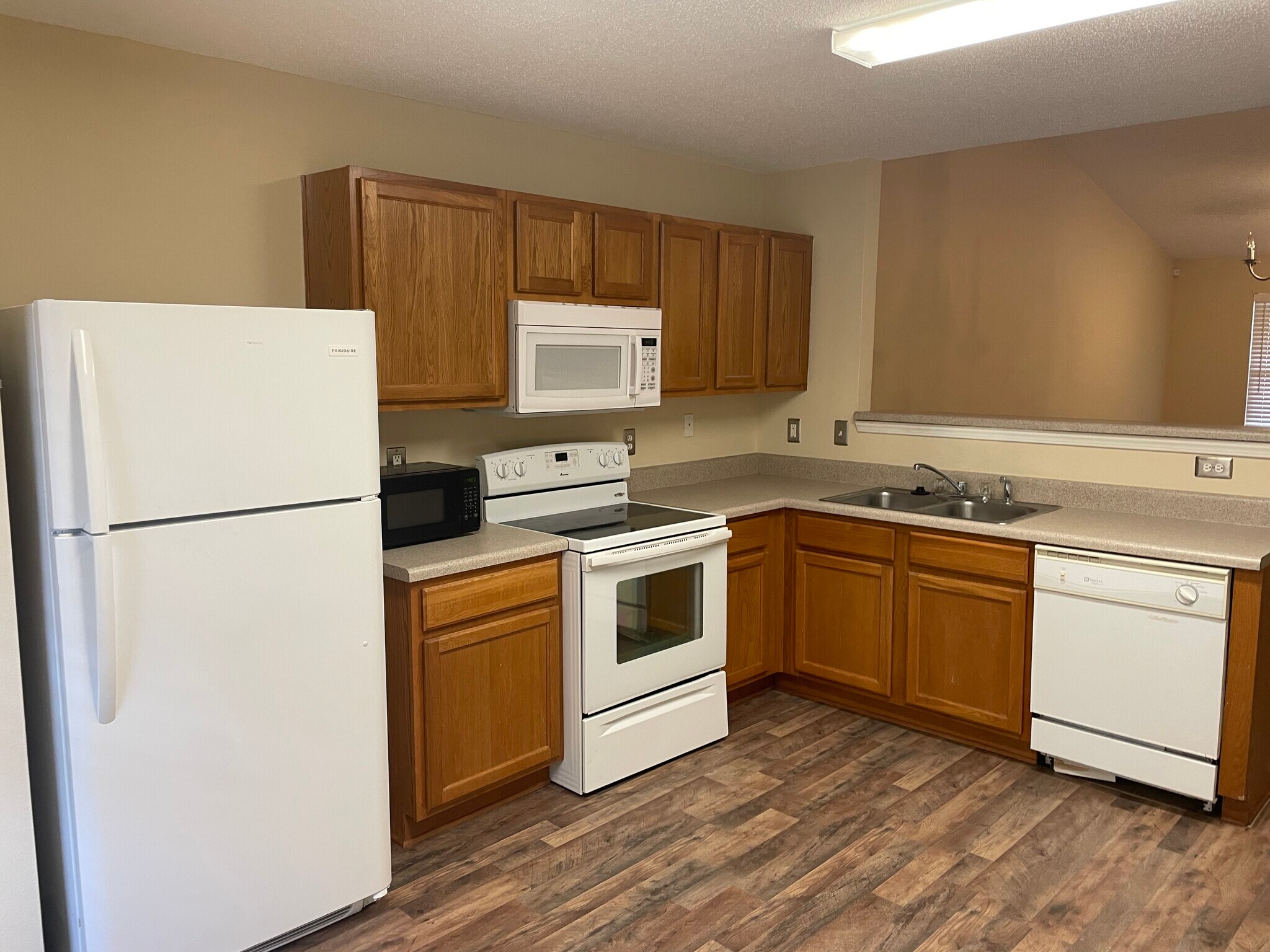 Building Photo - 400 Eisenhower Dr