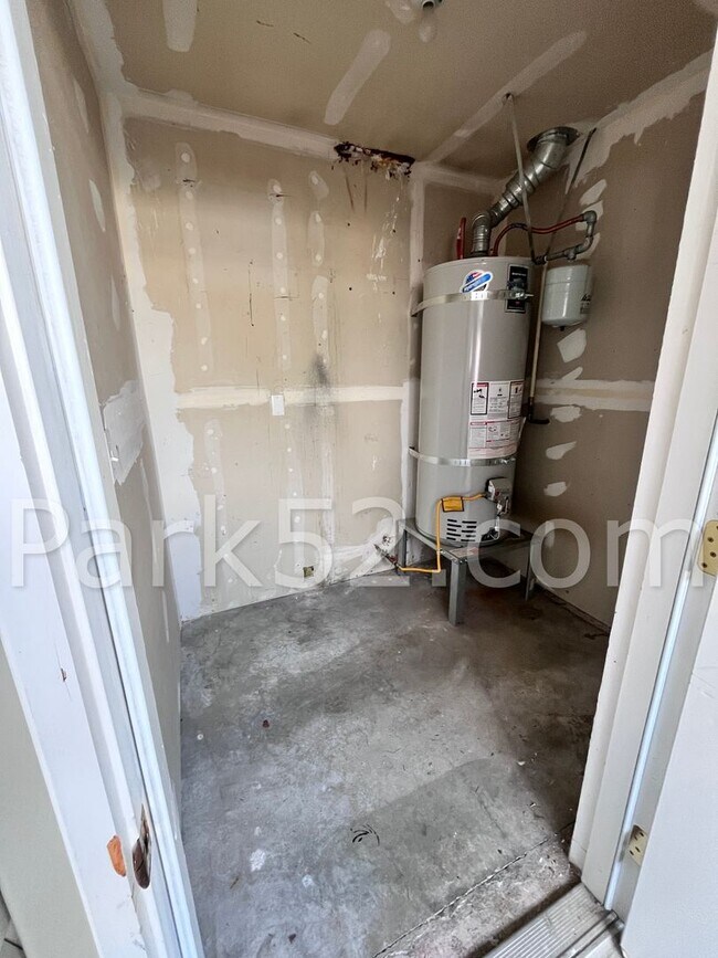 Building Photo - 2 Bedroom 2 Bathroom Ground Floor Condo
