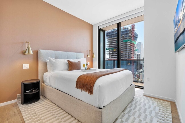 Building Photo - 398 NE 5th St