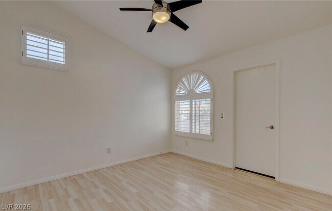 Building Photo - 7225 Scenic Hills Dr