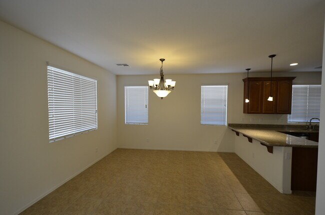 Building Photo - 1680 W Swan Pl