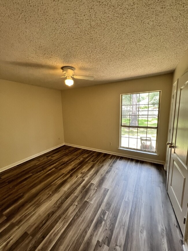 Building Photo - Home For Rent