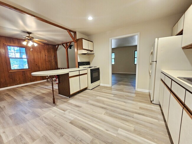 Building Photo - 29776 Polks Rd