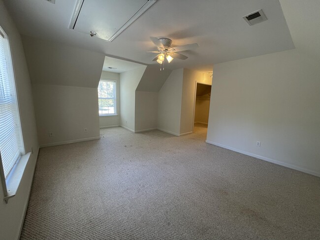 Building Photo - 10197 Madison Dr