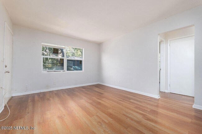 Building Photo - 239 E 16th St