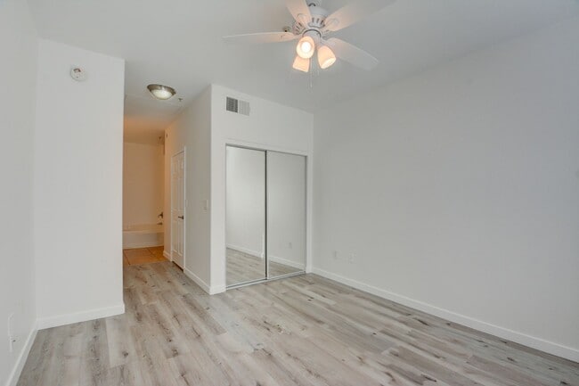 Building Photo - CLEAN, move in ready~GATED and super COMMUNITY!