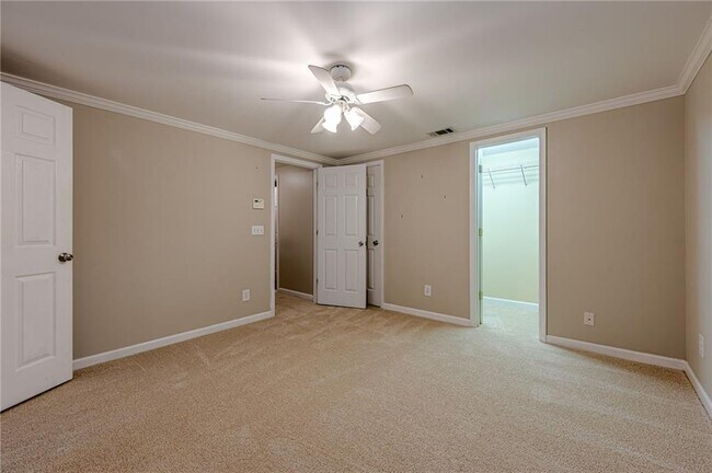 Building Photo - 461 Braidwood Walk NW