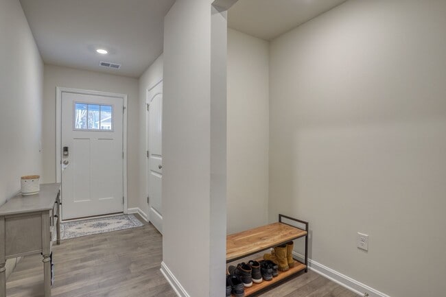 Building Photo - 124 Currant Cir