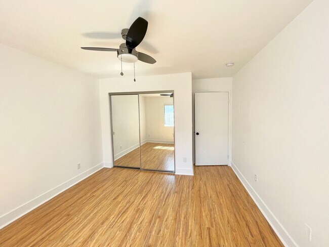 Building Photo - 5440 Carlton Way