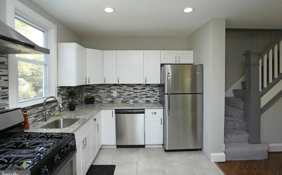 Kitchen - 3110 Louise Ave