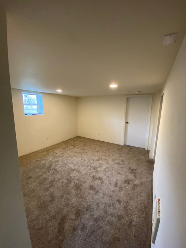 Building Photo - 1801 Russell Ave