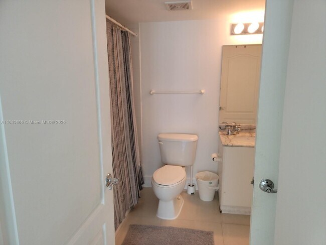 Building Photo - 1200 Brickell Bay Dr