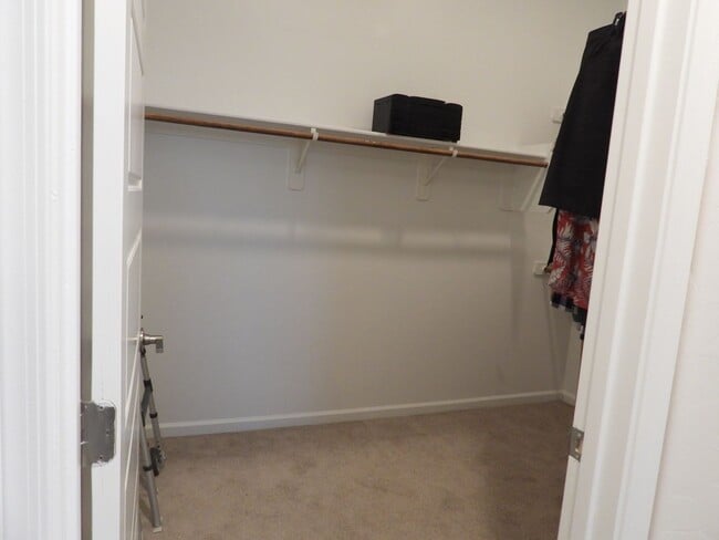 Building Photo - 3 Bedroom 2 Bathroom