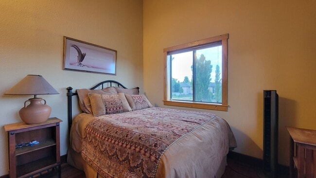 Building Photo - Spacious Apartment on Lake Hatcher **Rent ...
