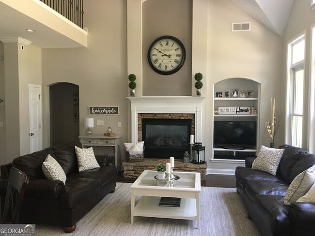 Building Photo - 206 Lake Forest Dr