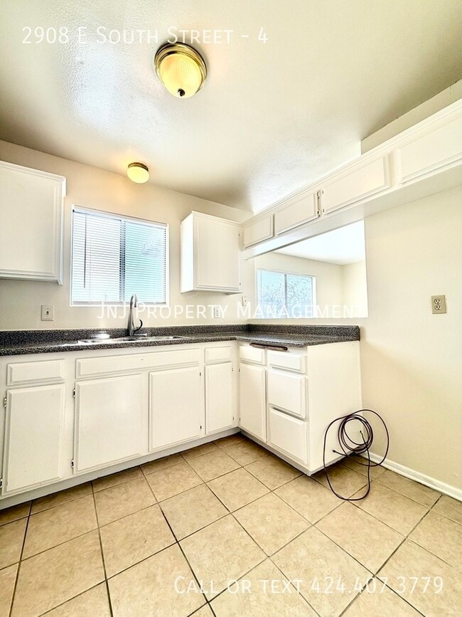 Building Photo - 2908 E South St