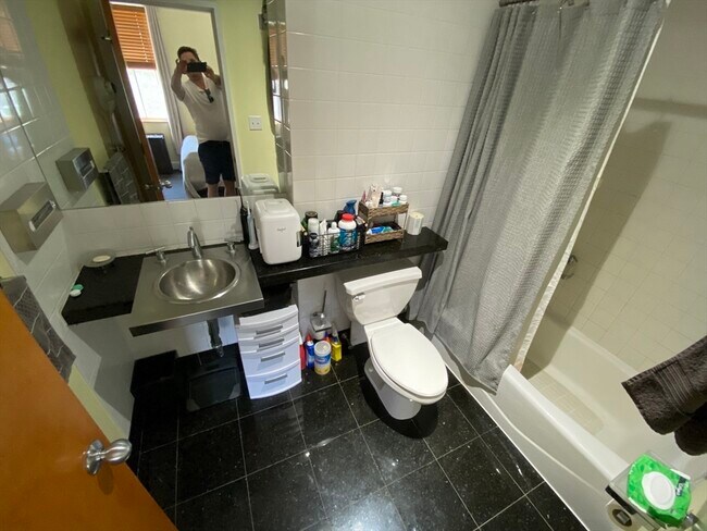 Building Photo - 113 W Dedham St