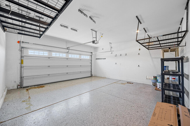 Building Photo - 12406 W Northview Ave