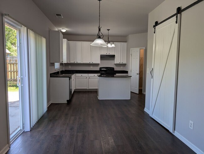 Building Photo - Beautiful 4 bed, 2.5 bath home in Indian T...