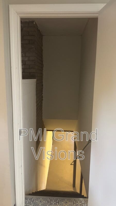 Building Photo - 1528 Division St