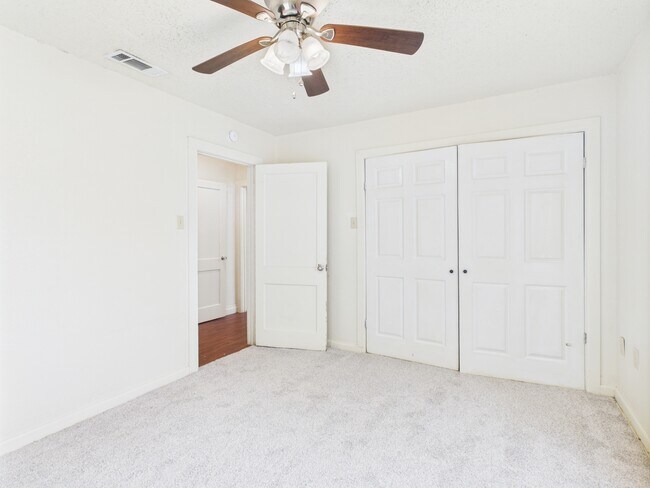 Building Photo - 2702 Cavitt Ave