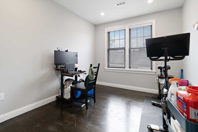 Building Photo - 18 Albion St