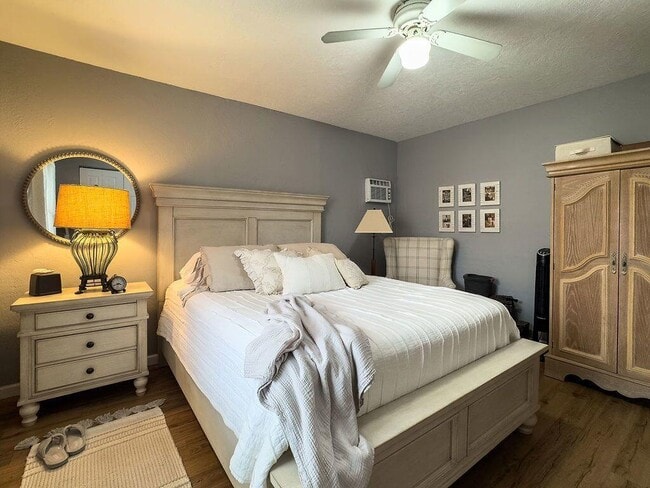 Building Photo - 902 NE 34th St