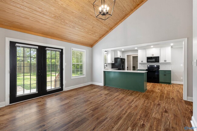 Building Photo - 2211 Cecille Dr SW