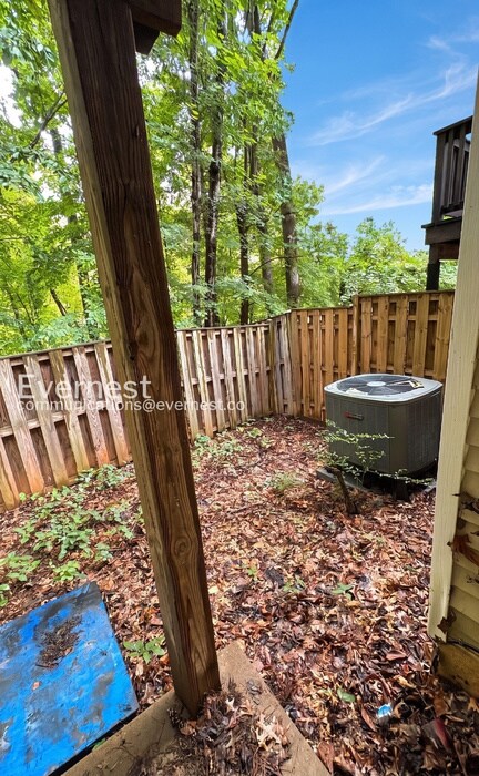 Building Photo - 3 Bed/3.5 Bath Townhome with Fenced Yard / Available Now!