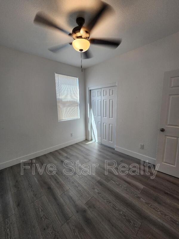 Building Photo - 9539 Poplar Way