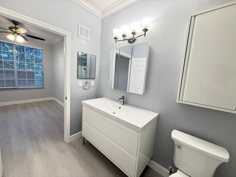 Building Photo - 9586 Lake Chase Island Way