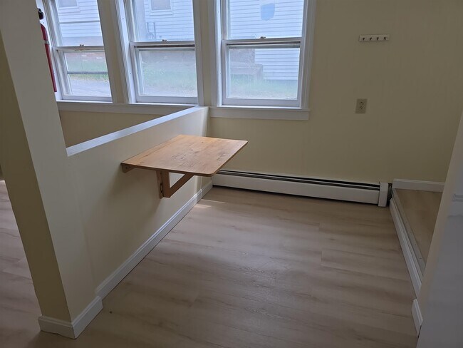 Building Photo - 165 S Main St