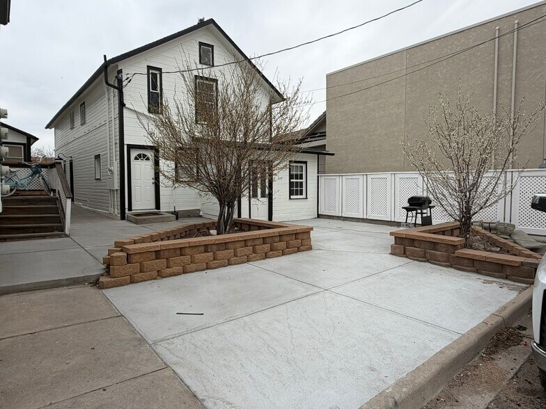 Building Photo - 319 Jerry St