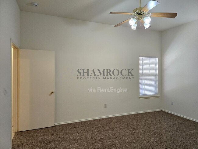 Building Photo - 10201 Lilac Ln