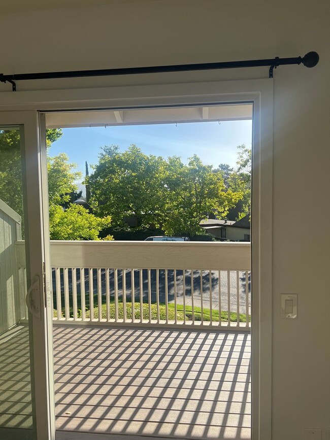 Building Photo - Charming Fully Remodeled 3 Bedroom, 2 Bath...