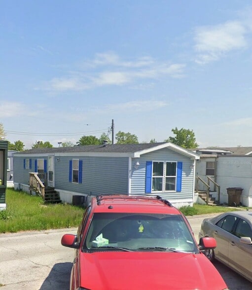 Building Photo - 3600 Sheffield Ave