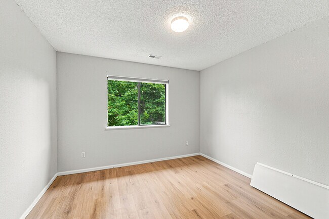 Building Photo - 6242 Willow Ln